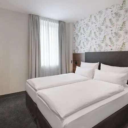 福斯坦霍夫同情心酒店 4*